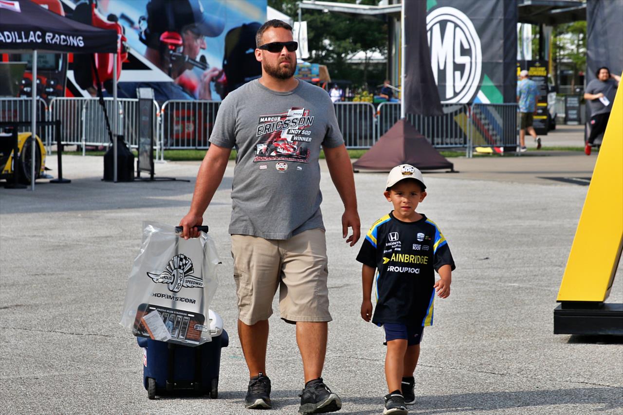 Fans - Gallagher Grand Prix - By: Lisa Hurley -- Photo by: Lisa Hurley